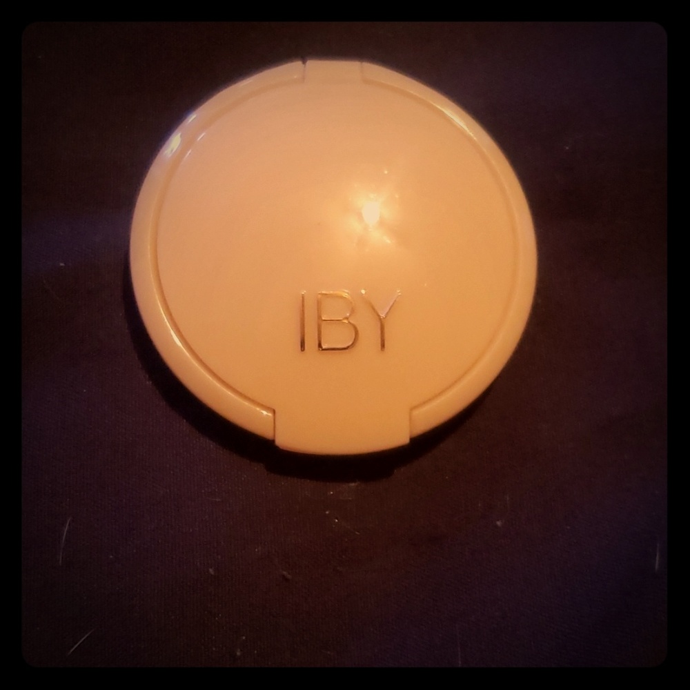 **BRAND NEW** Iby Beauty Highlighter **BRAND NEW**